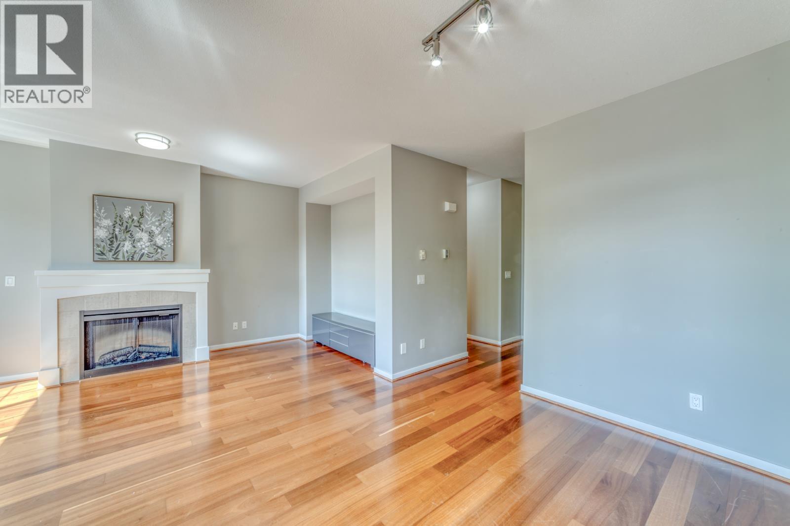 84 1380 Pinetree Way Property Photo 5