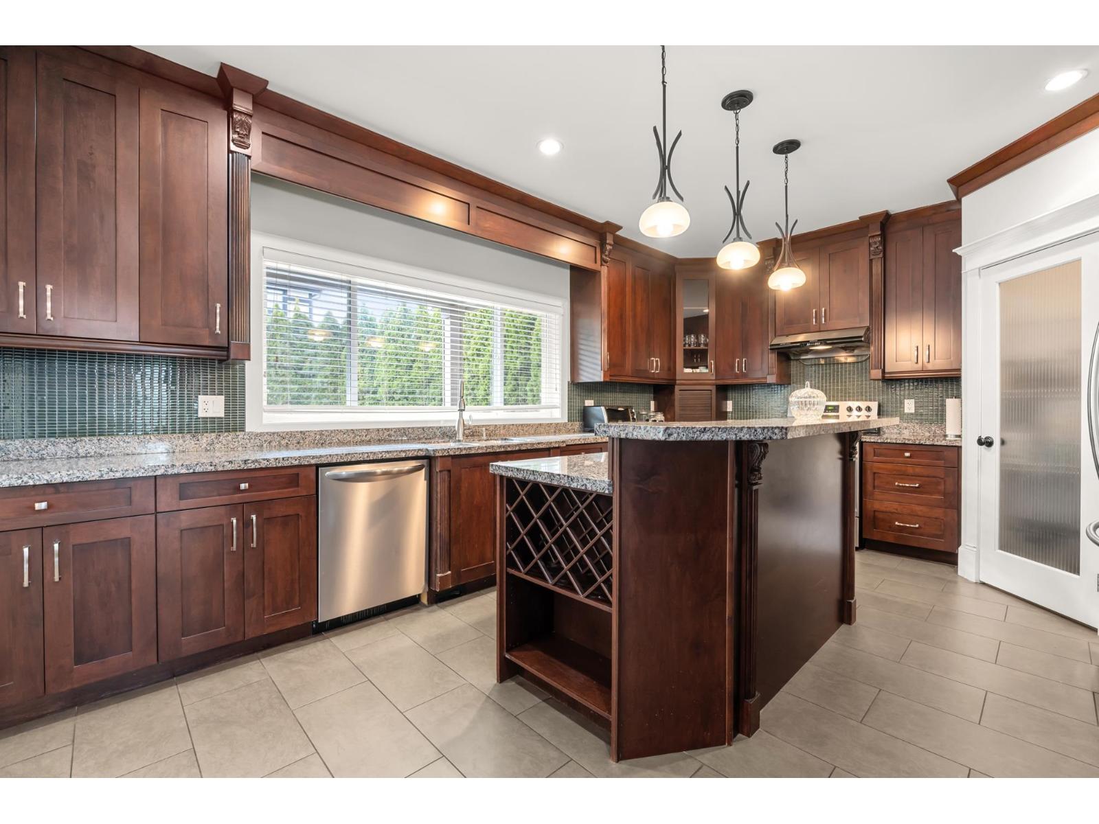 7043 197b Street Property Photo 15