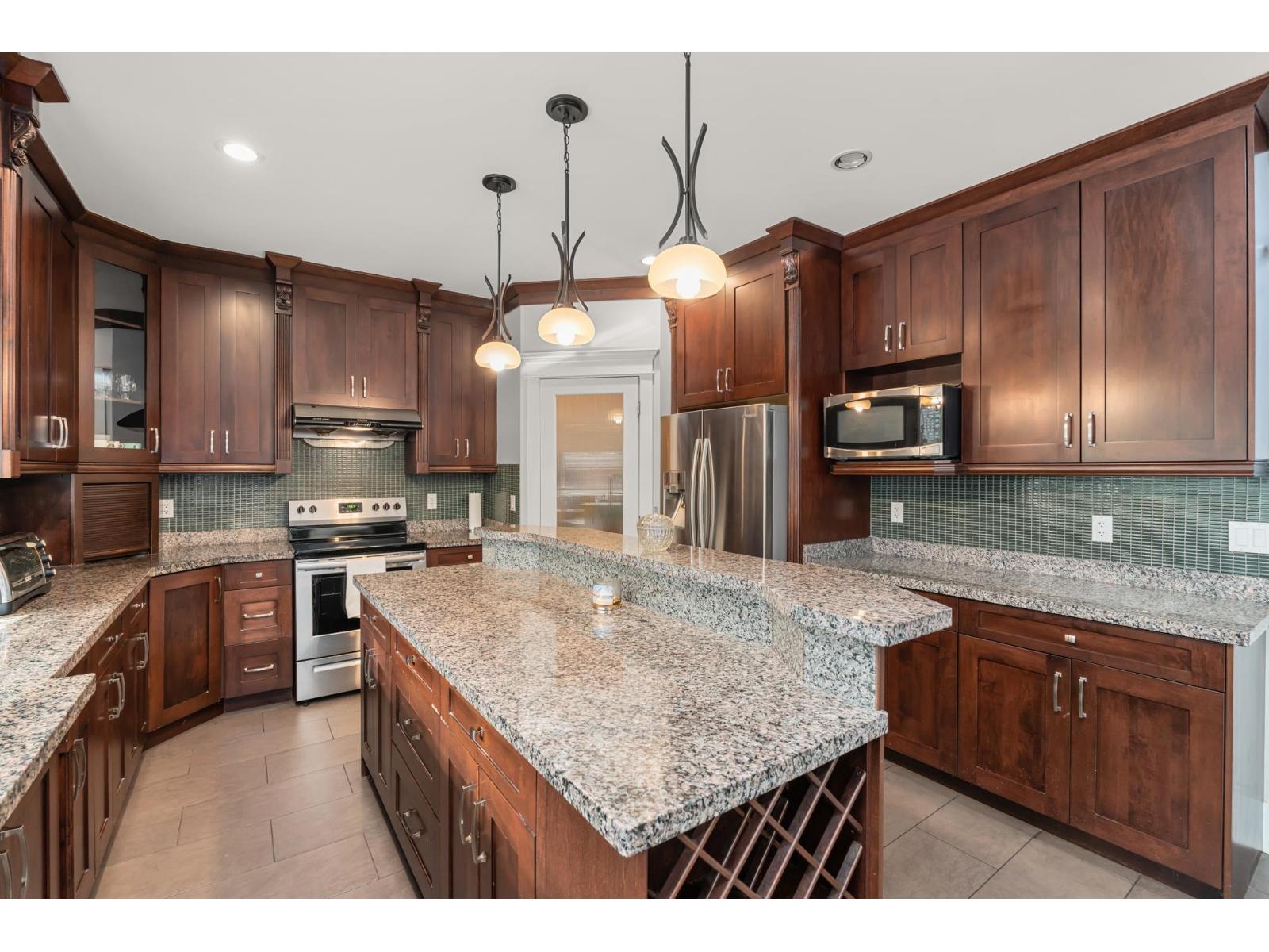 7043 197b Street Property Photo 16