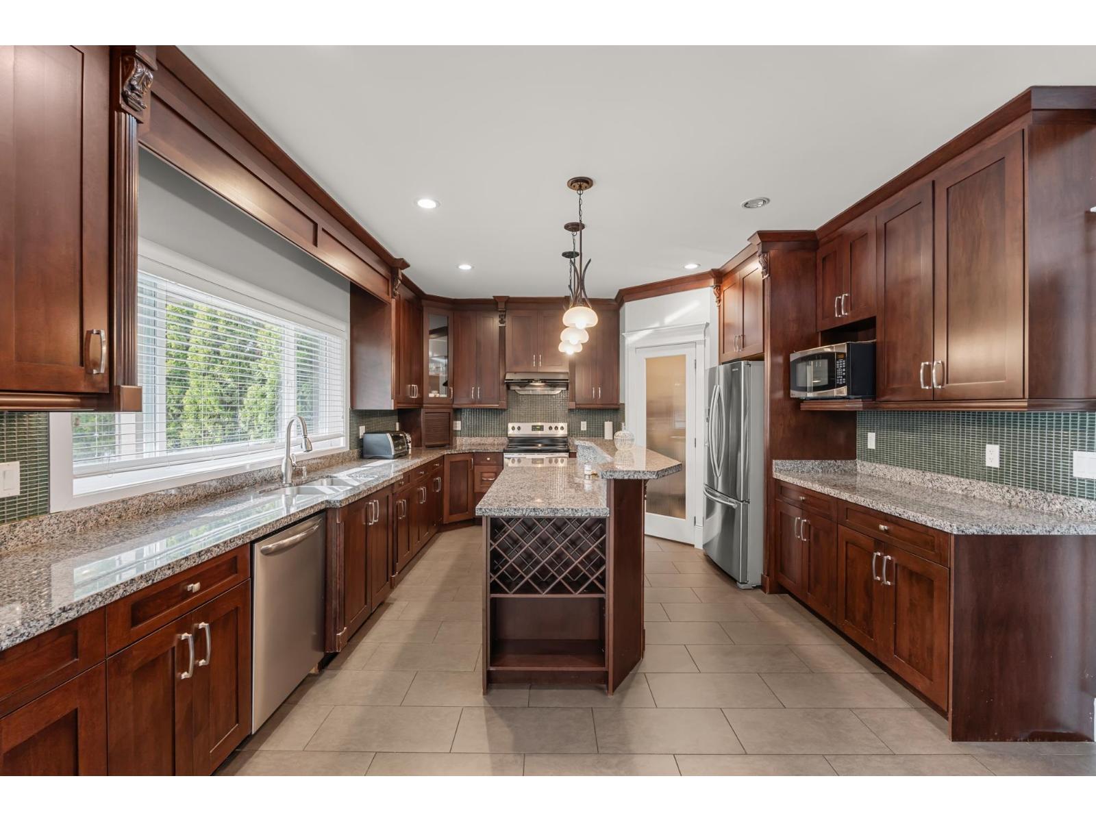 7043 197b Street Property Photo 17