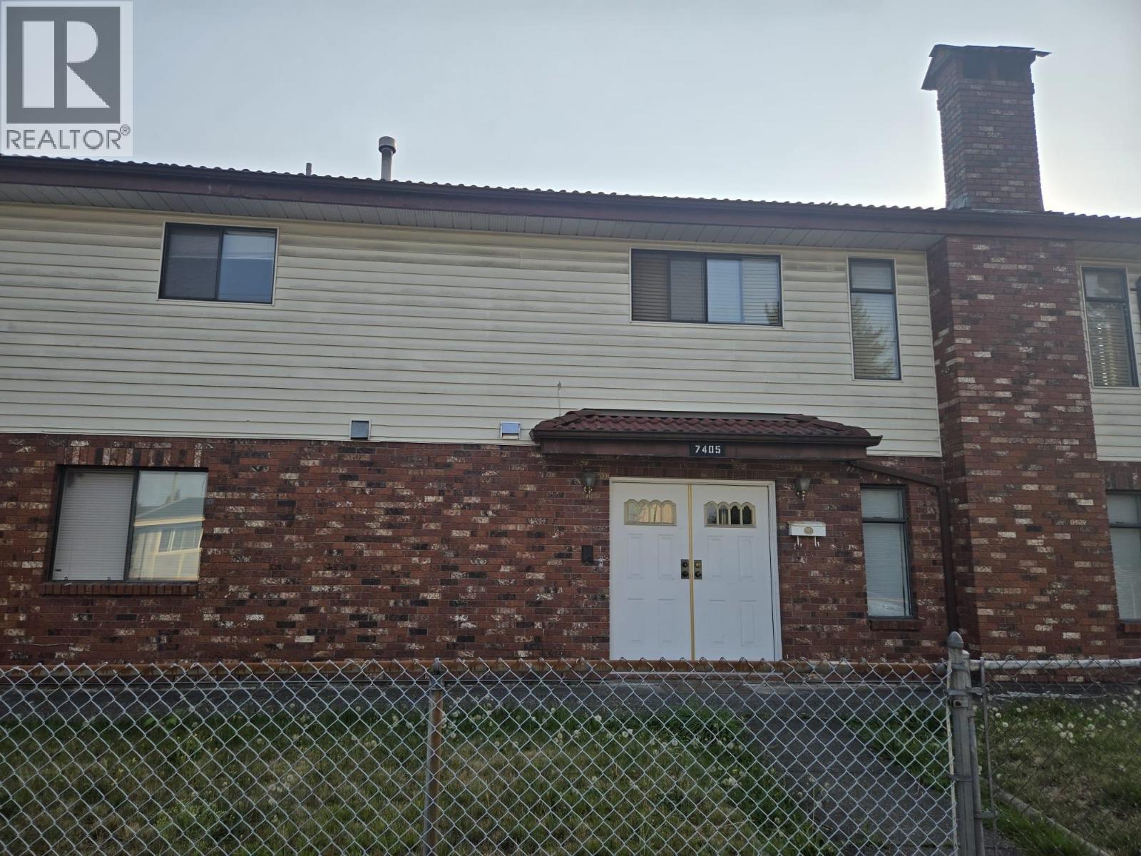 7405 4th Street Property Photo 2