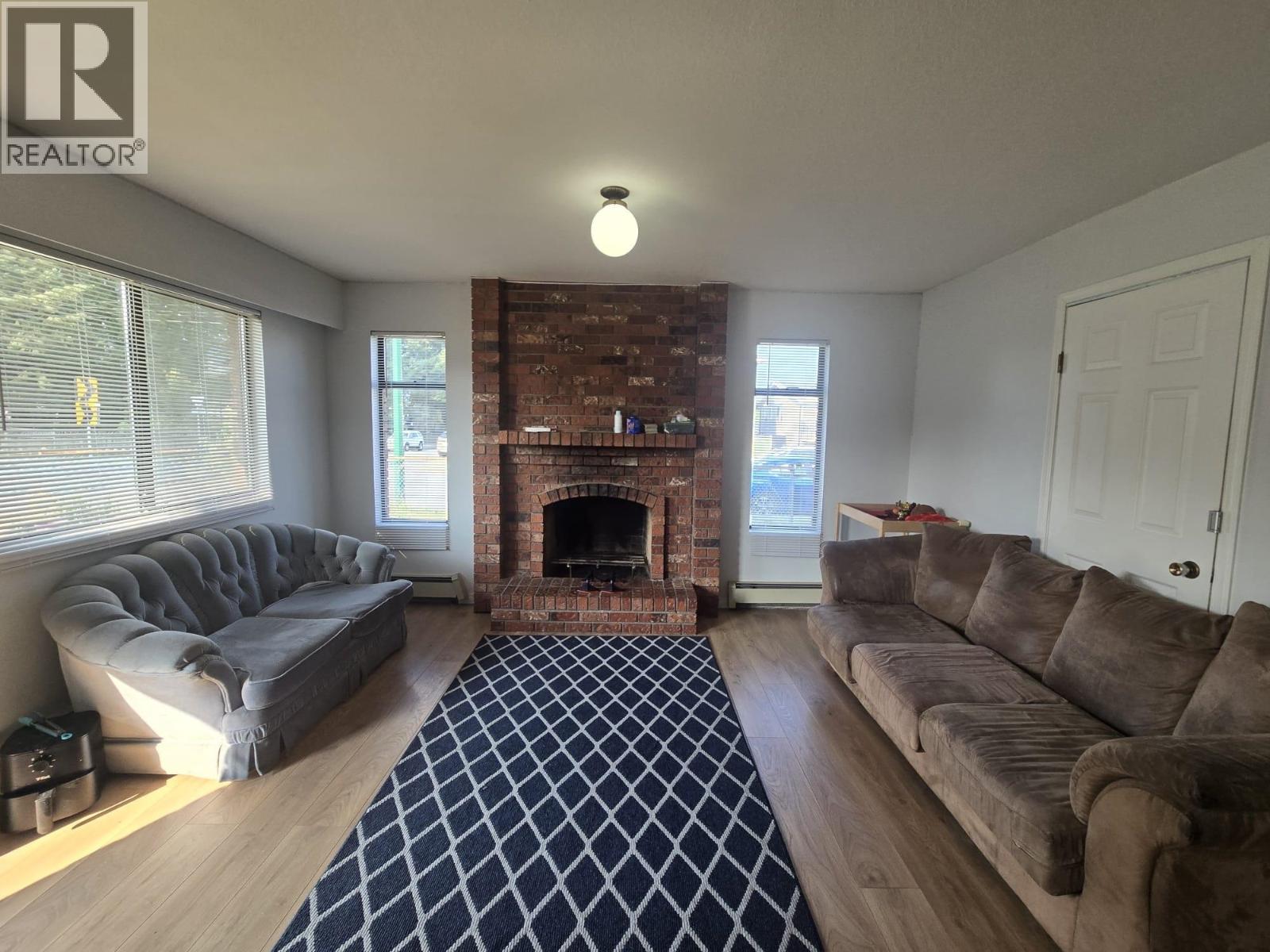 7405 4th Street Property Photo 4