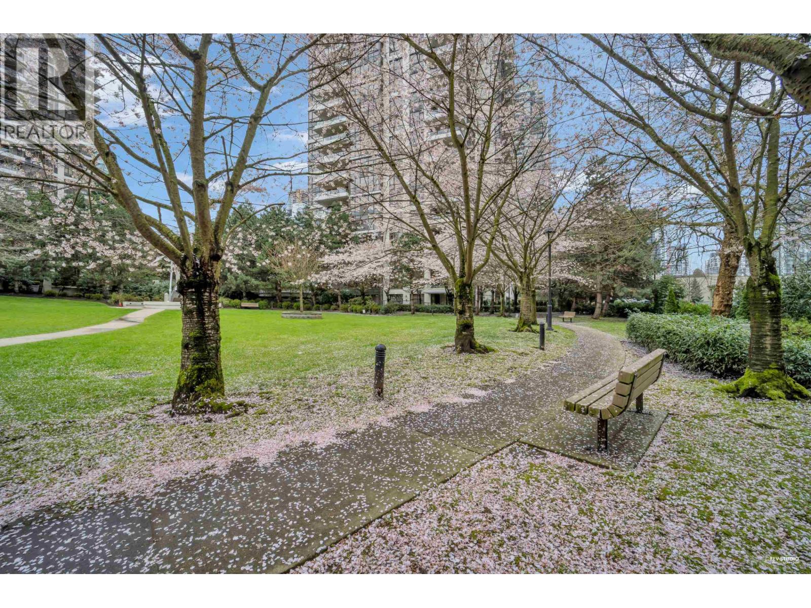 1607 2138 Madison Avenue Property Photo 3