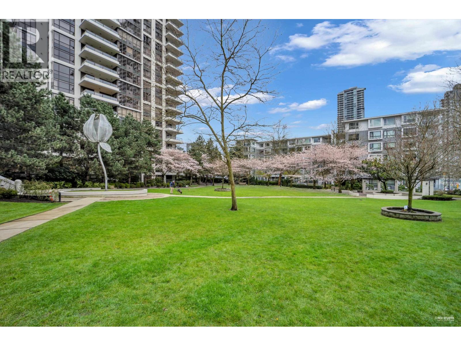 1607 2138 Madison Avenue Property Photo 4