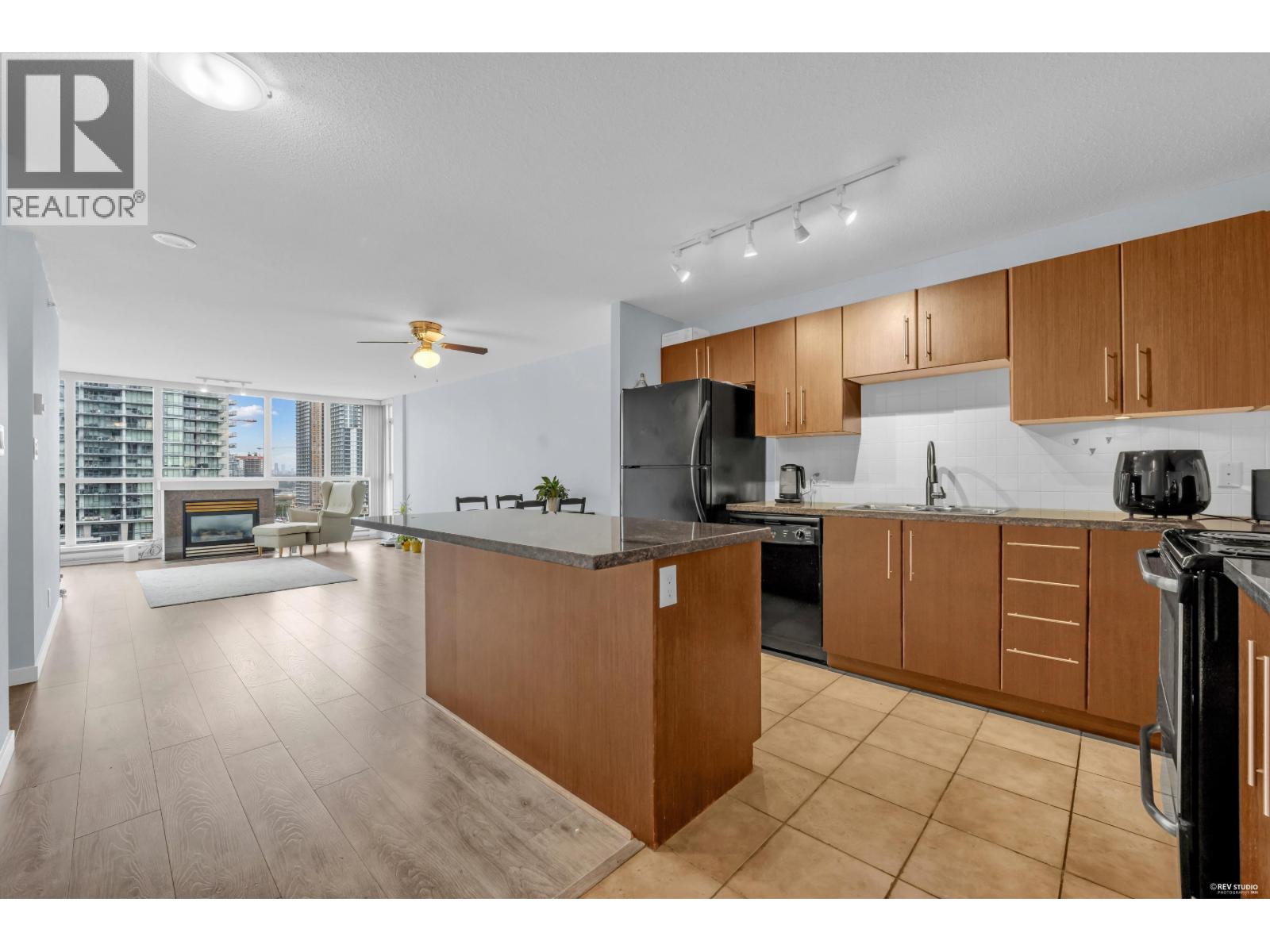 1607 2138 Madison Avenue Property Photo 7