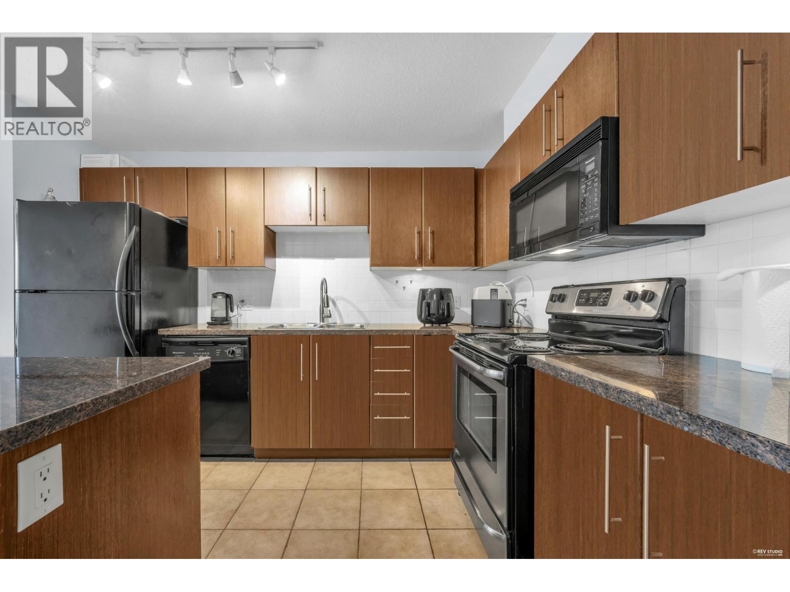 1607 2138 Madison Avenue Property Photo 9