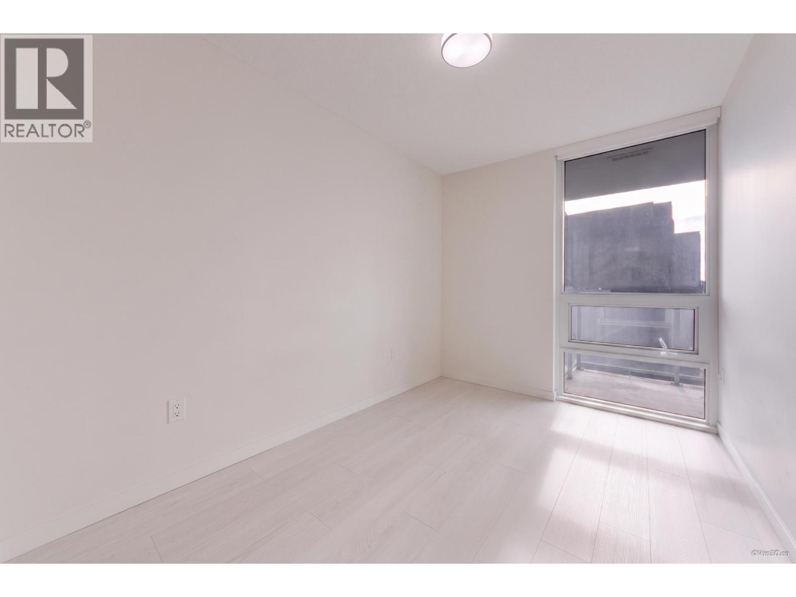 628 180 E 2nd Avenue Property Photo 11