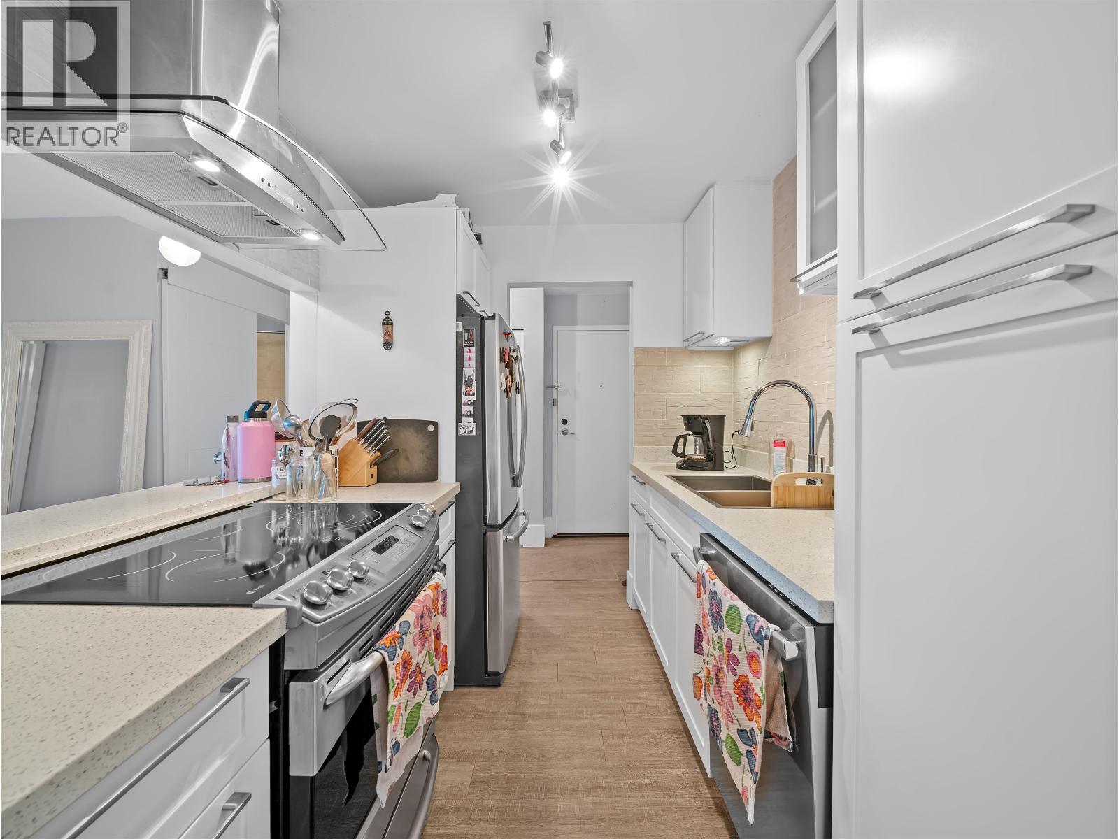 210 141 W 13th Street Property Photo 9