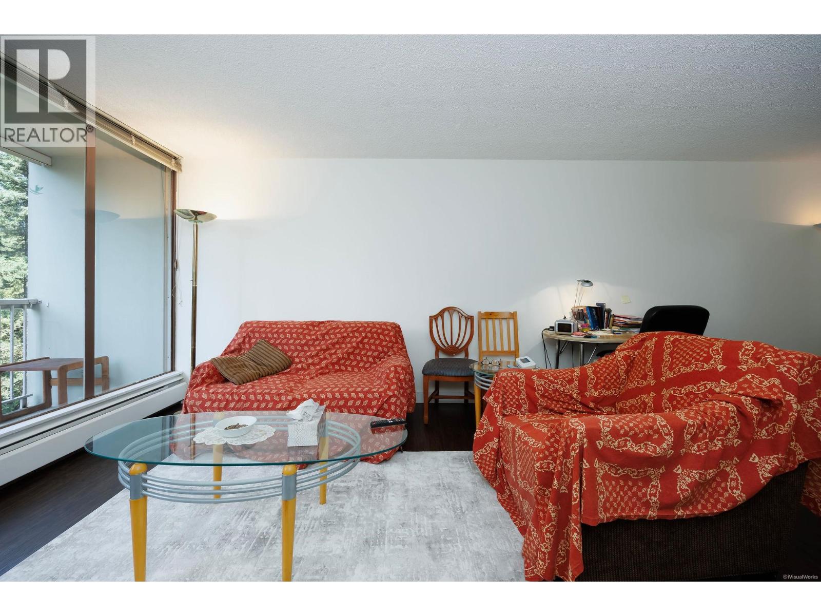 809 2020 Fullerton Avenue Property Photo 5