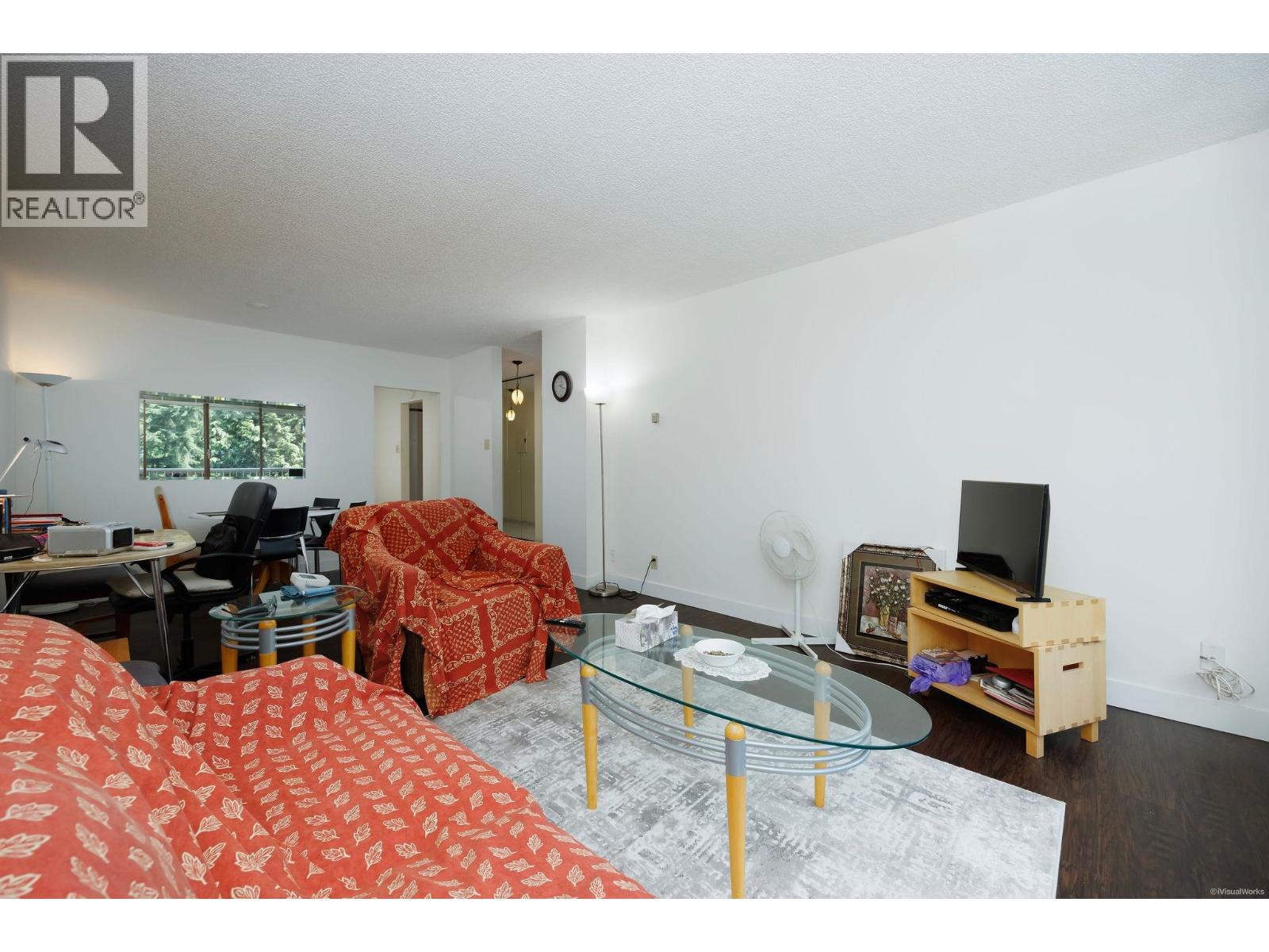 809 2020 Fullerton Avenue Property Photo 7