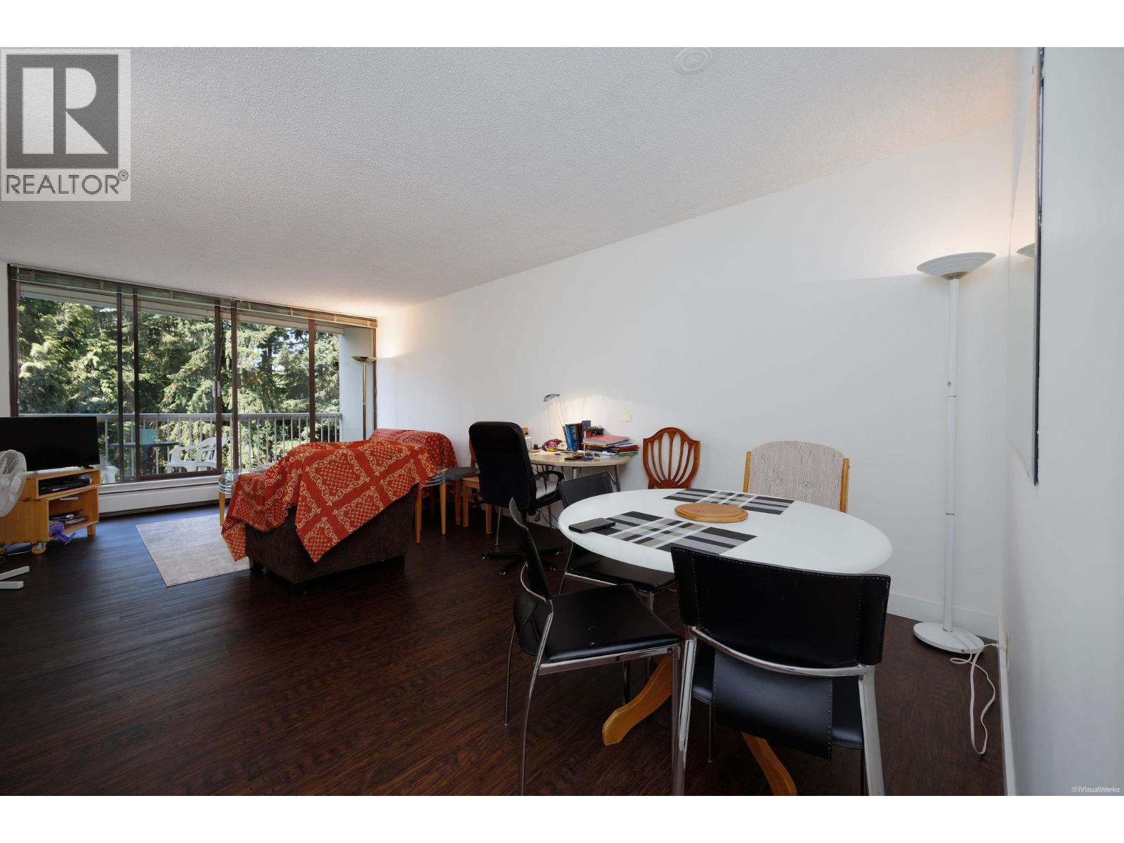 809 2020 Fullerton Avenue Property Photo 9
