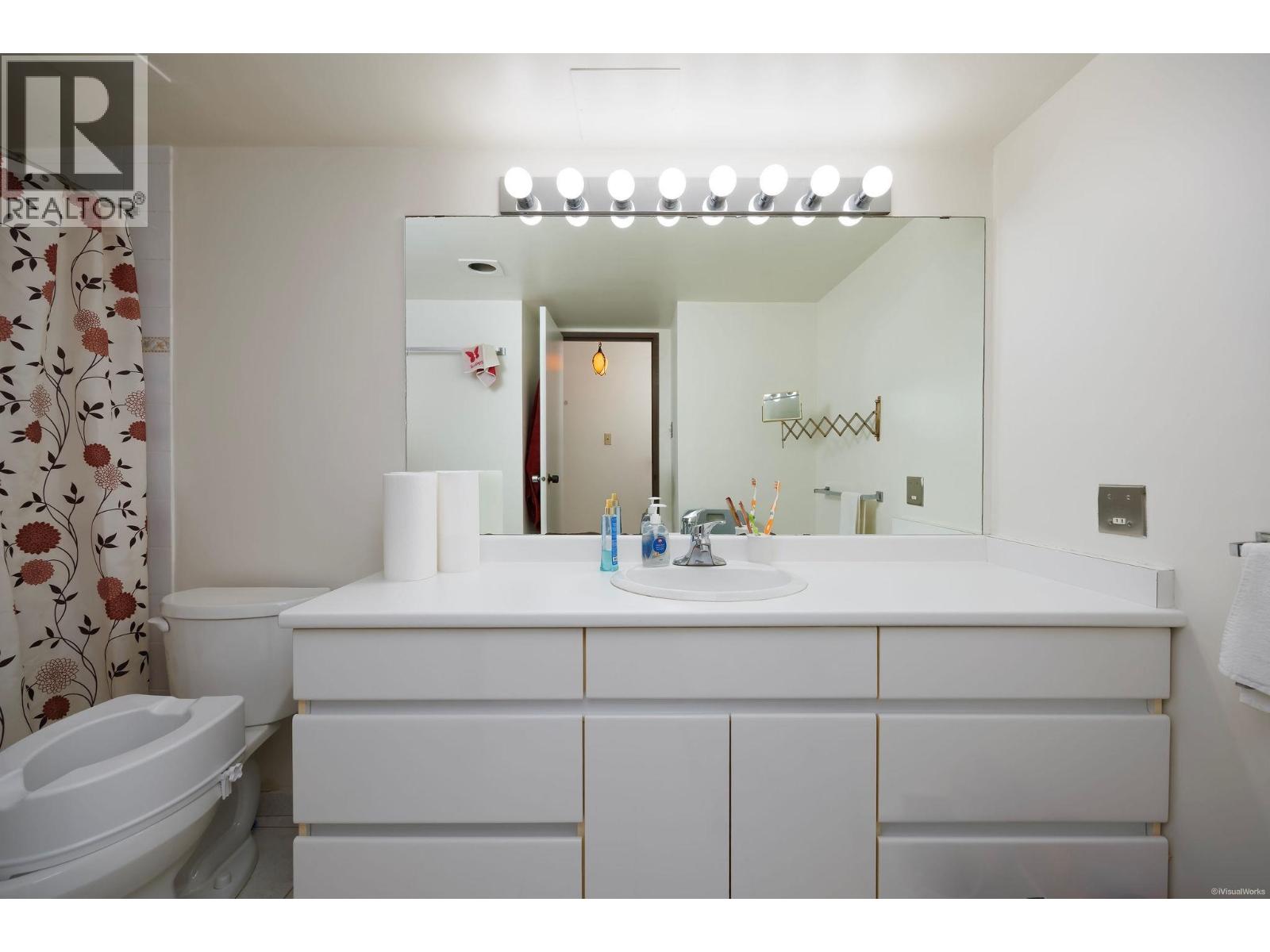809 2020 Fullerton Avenue Property Photo 12