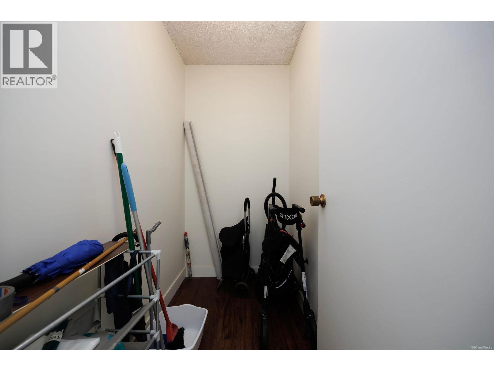 809 2020 Fullerton Avenue Property Photo 17