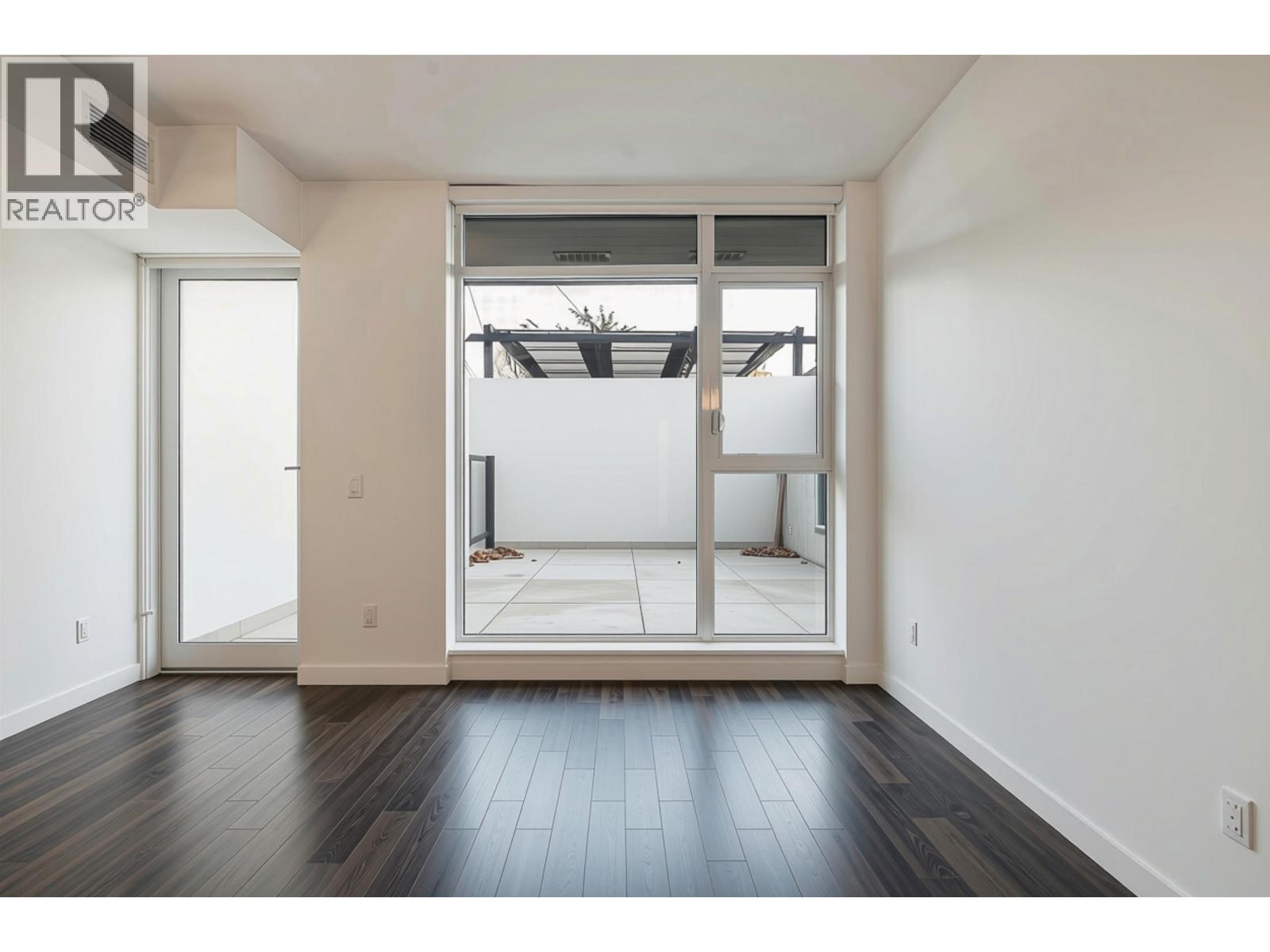 204 2435 Kingsway Property Photo 3