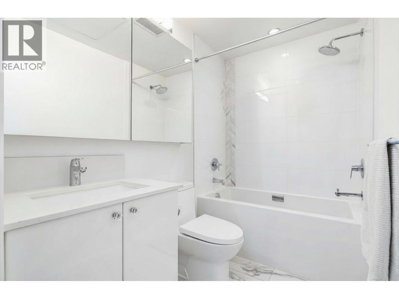 204 2435 Kingsway Property Photo 12