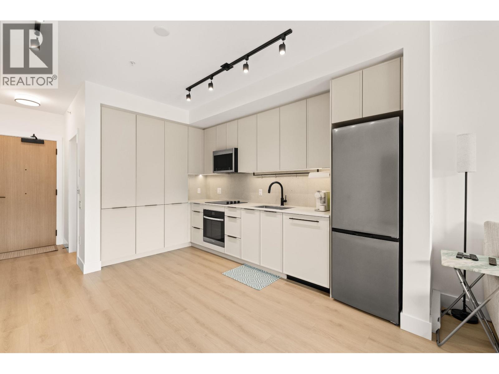 207 3055 Murray Street Property Photo 5