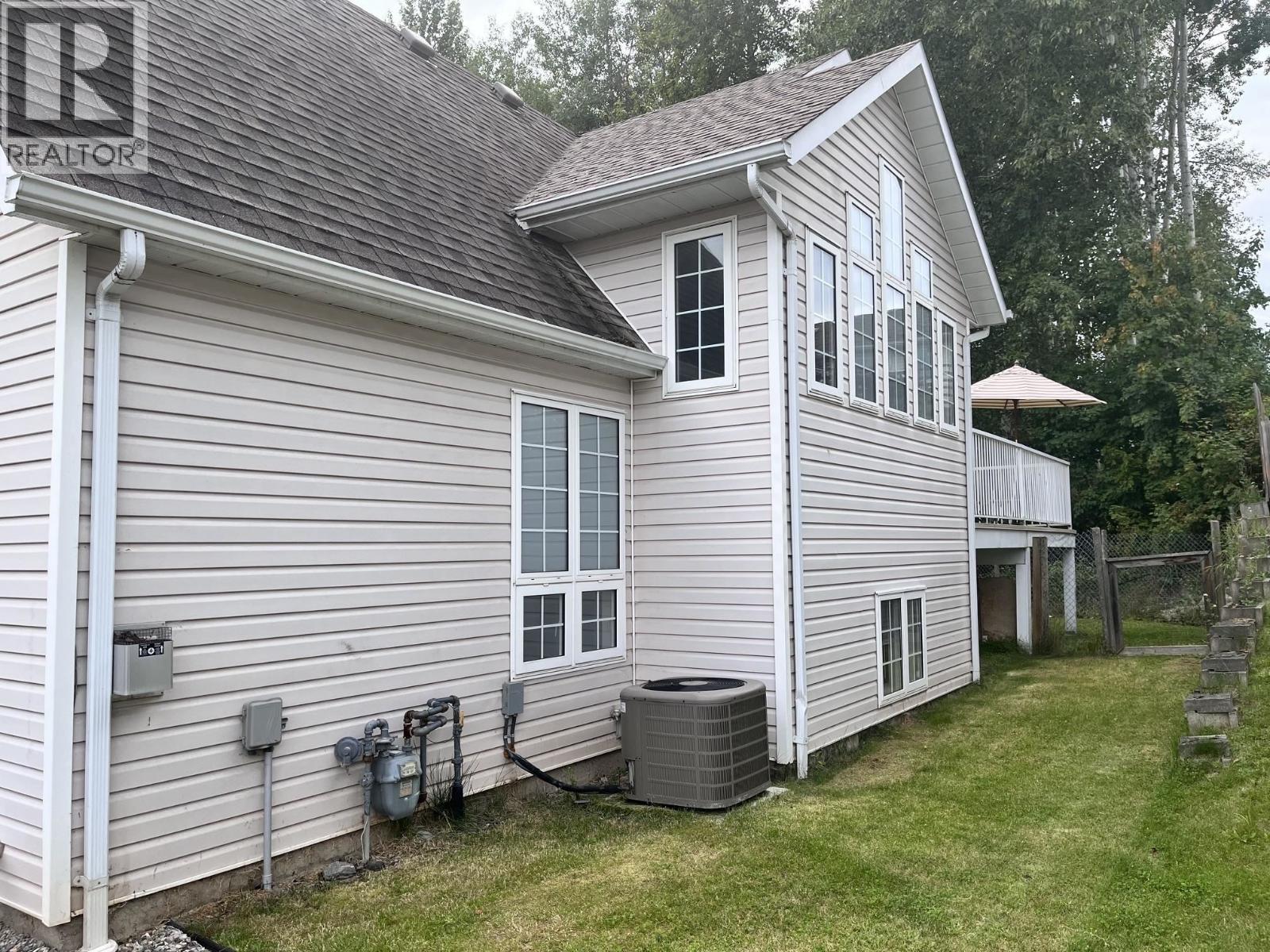 421 Dawson Street Property Photo 3