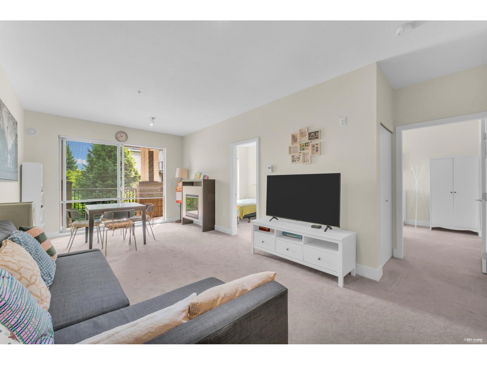 329 6628 120 Street Property Photo 6