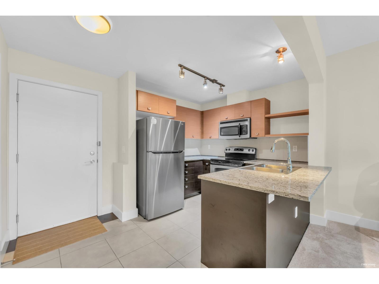 329 6628 120 Street Property Photo 7