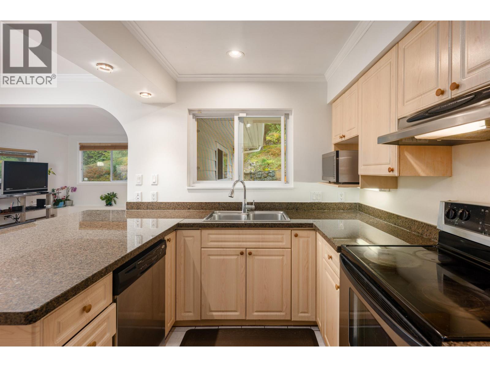 850 Jefferson Avenue Property Photo 12