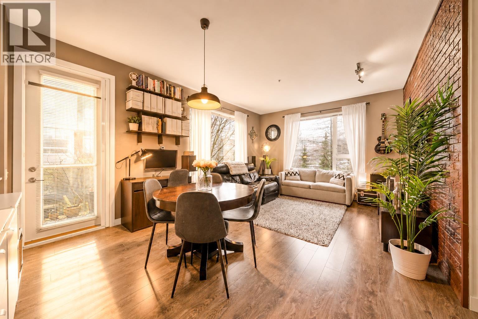 516 9250 University High Street Property Photo 1