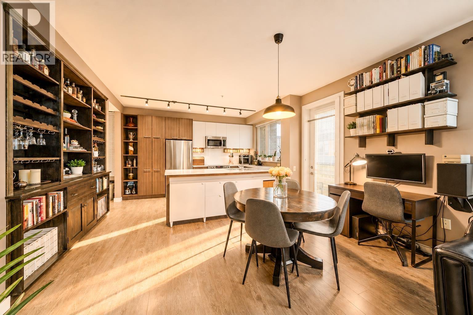 516 9250 University High Street Property Photo 2