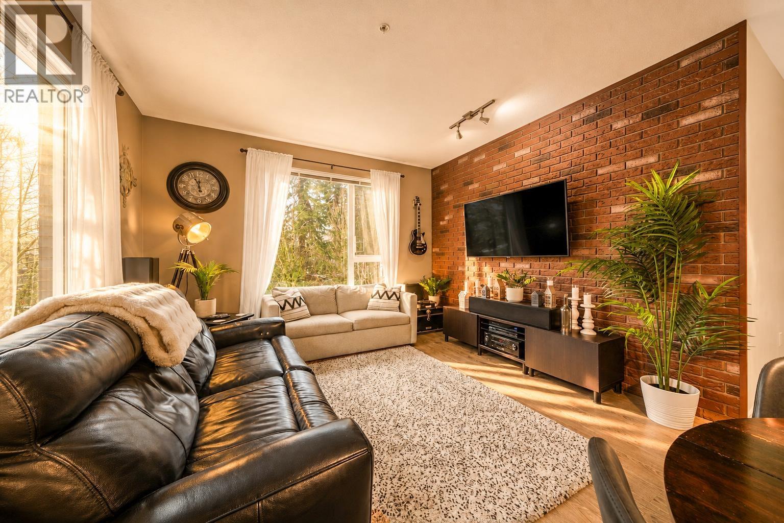 516 9250 University High Street Property Photo 5