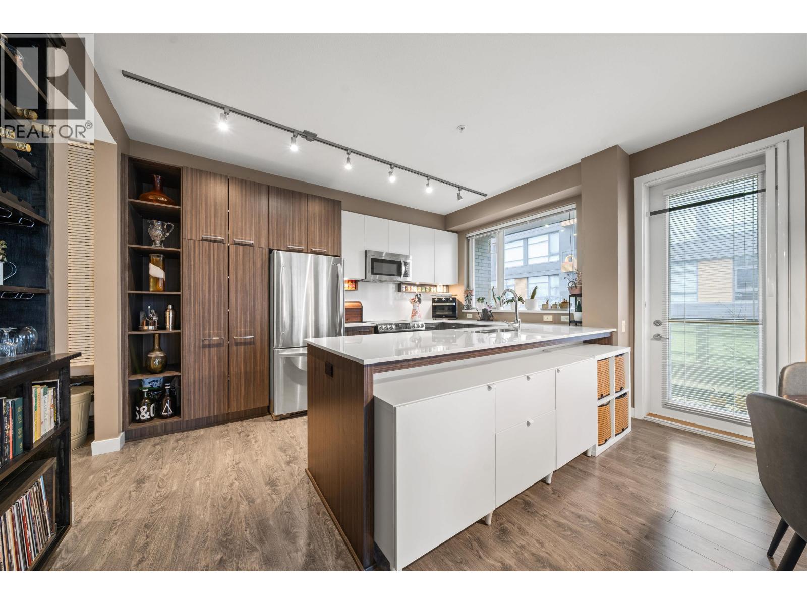 516 9250 University High Street Property Photo 6