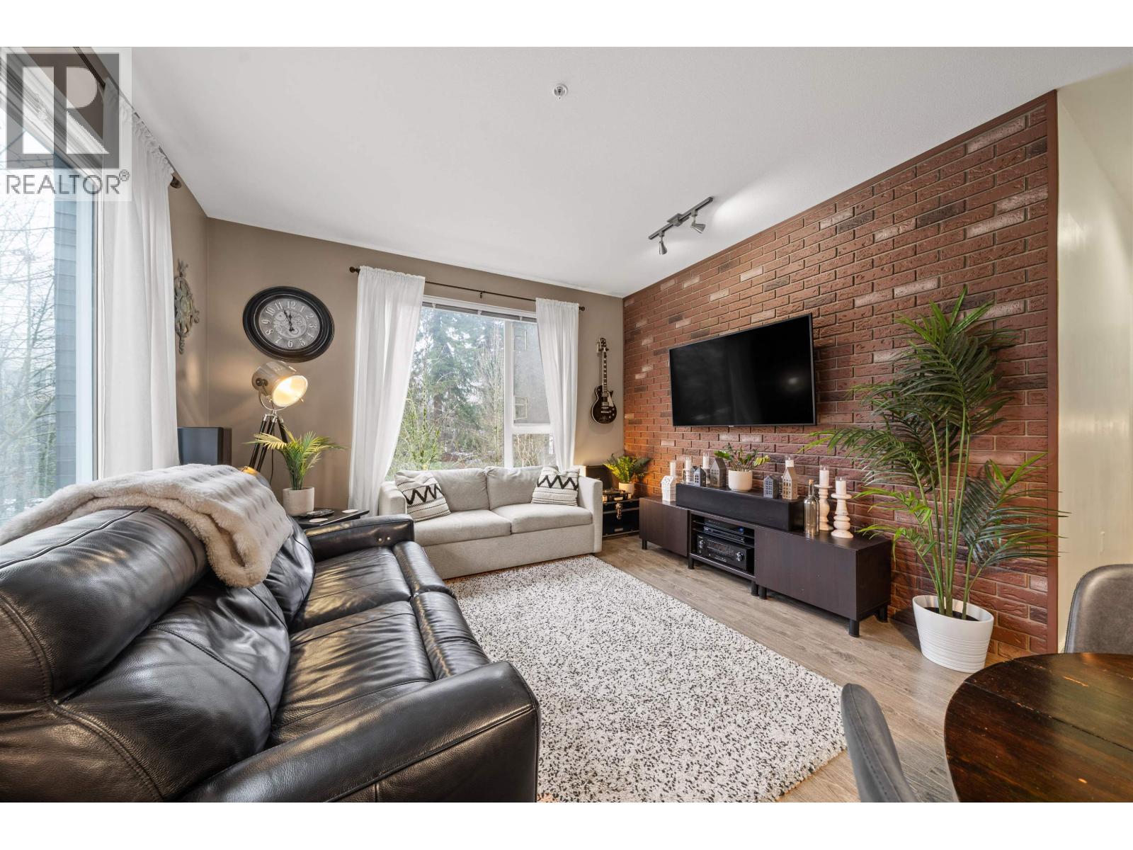 516 9250 University High Street Property Photo 8