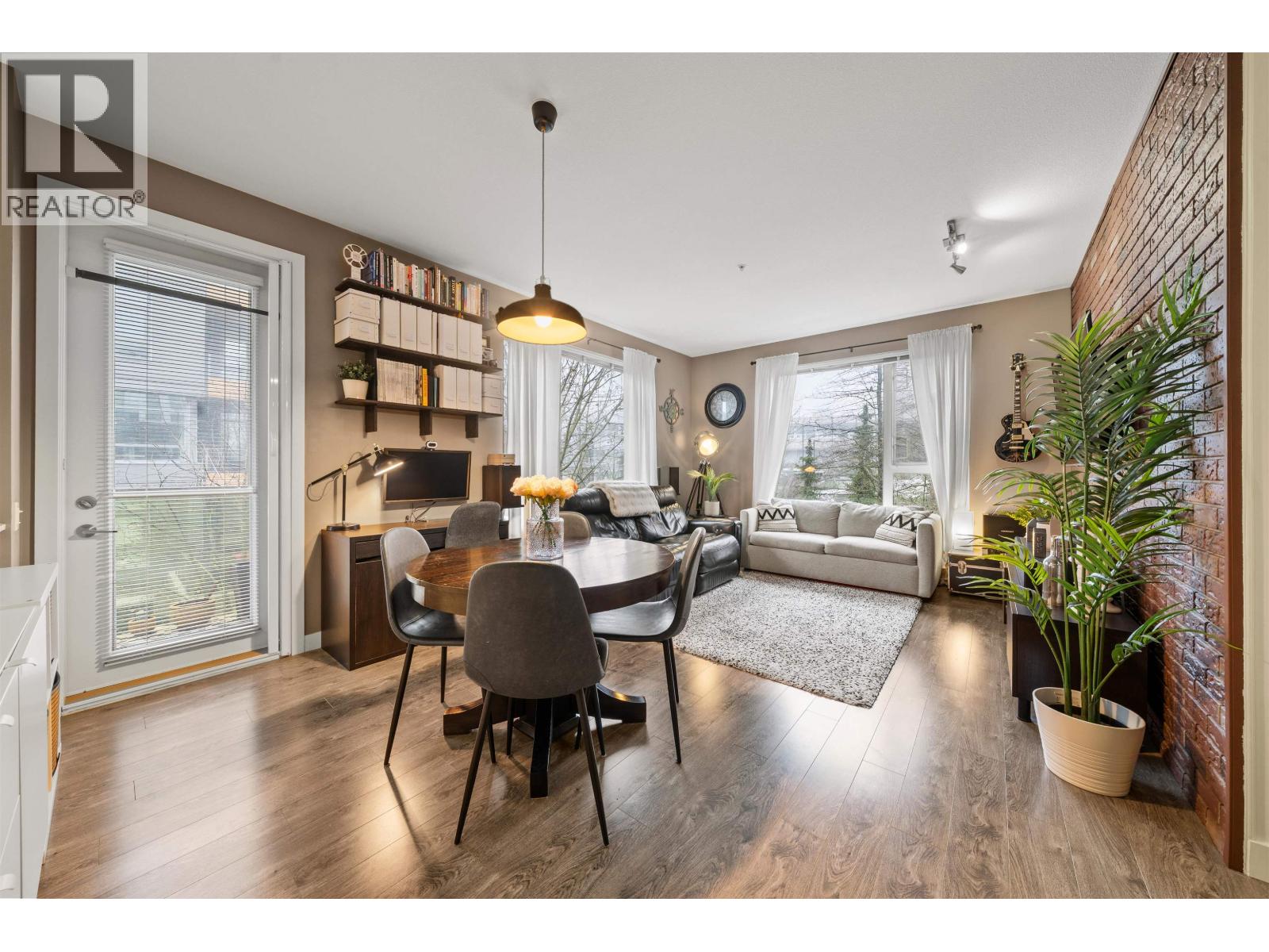 516 9250 University High Street Property Photo 9