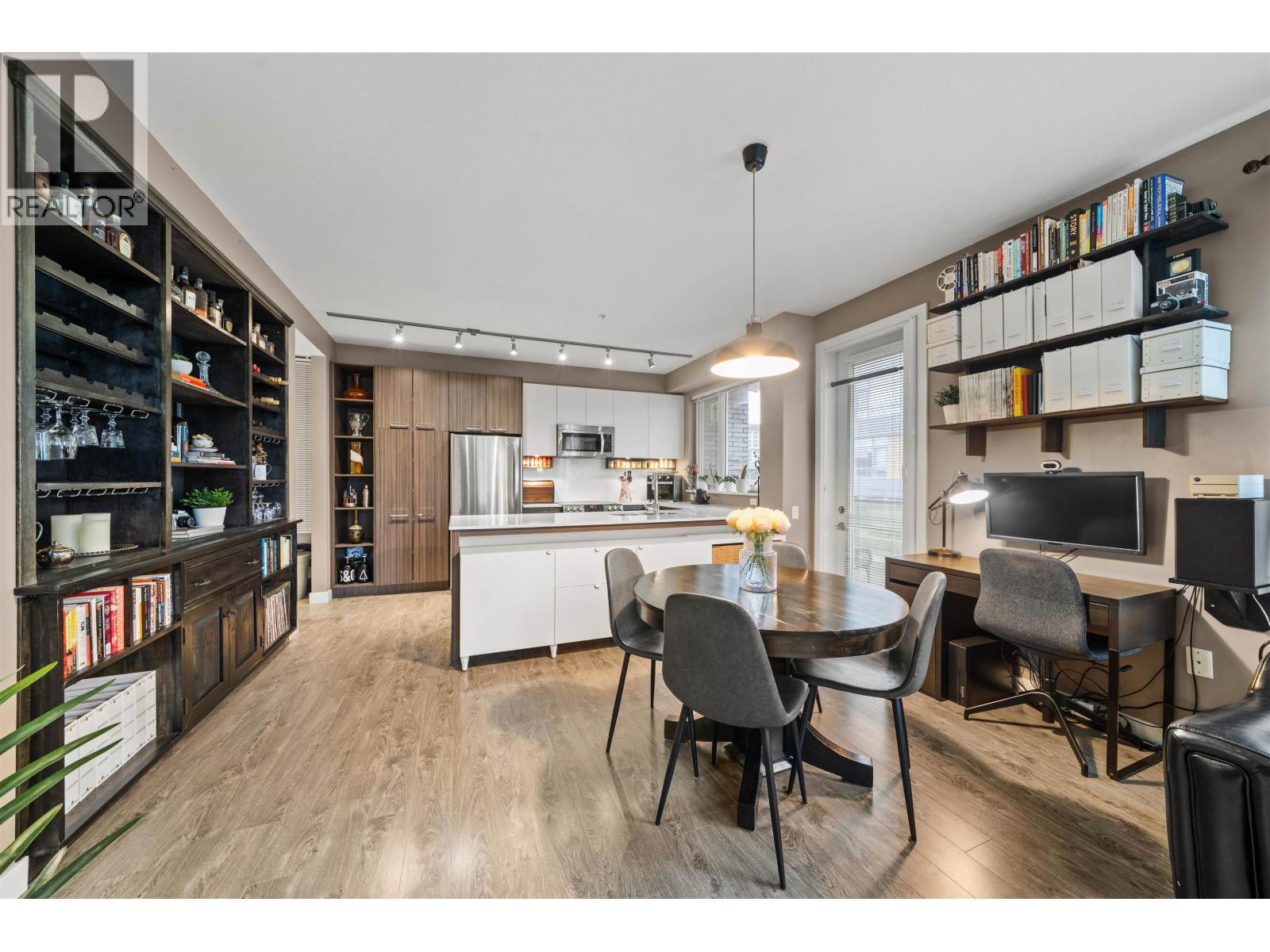 516 9250 University High Street Property Photo 10