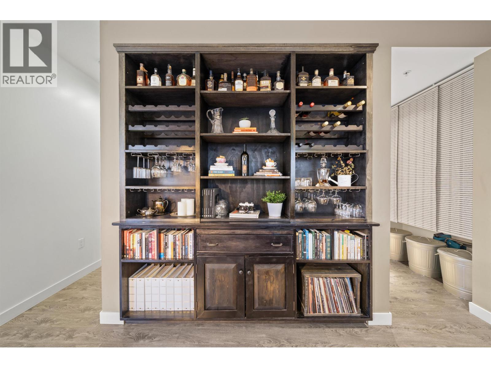 516 9250 University High Street Property Photo 11