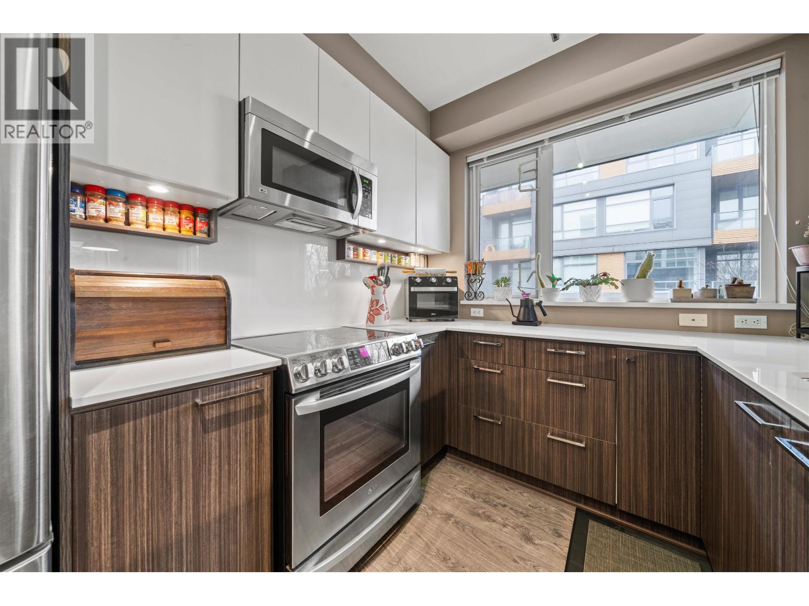 516 9250 University High Street Property Photo 13
