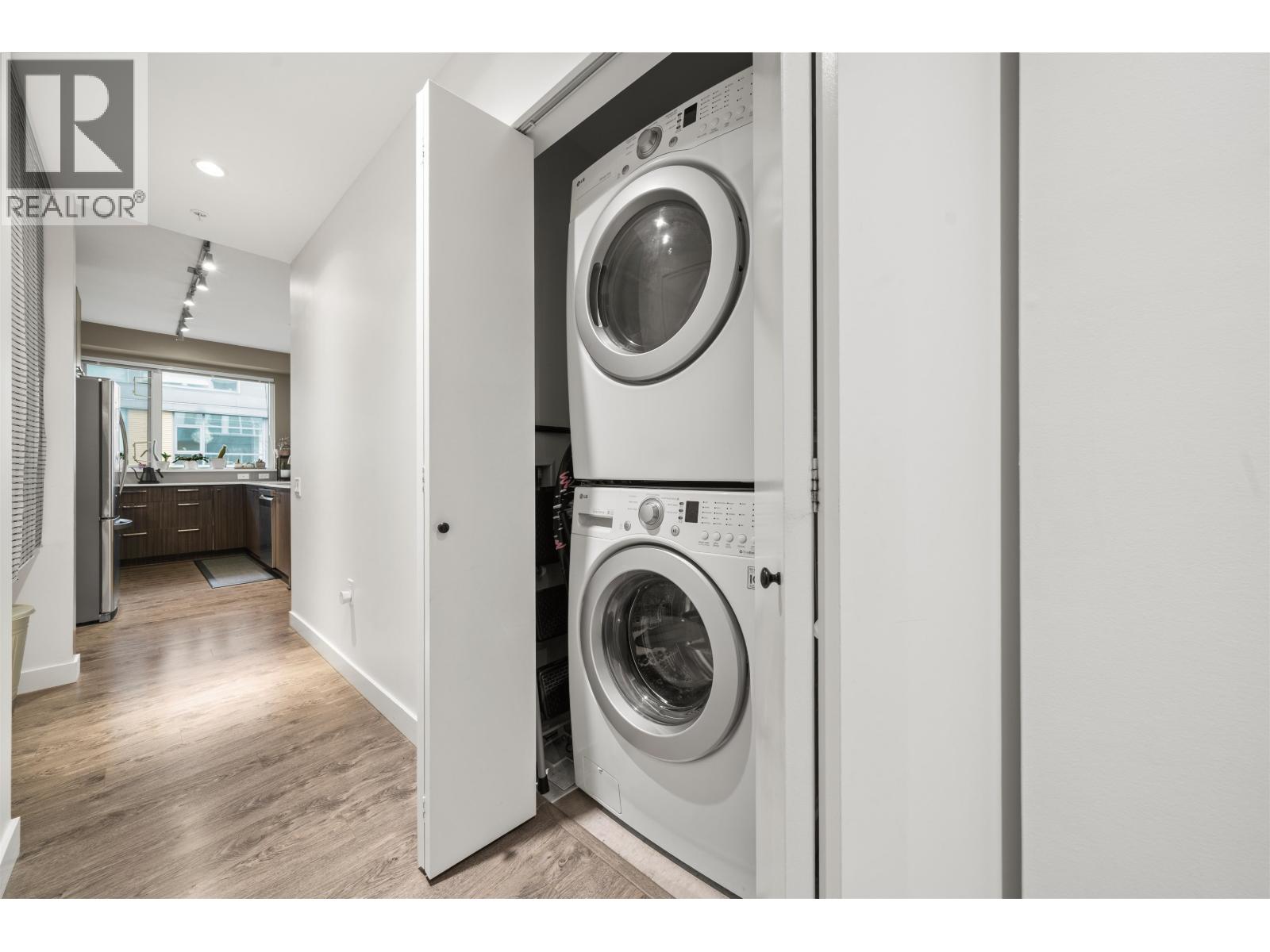 516 9250 University High Street Property Photo 24