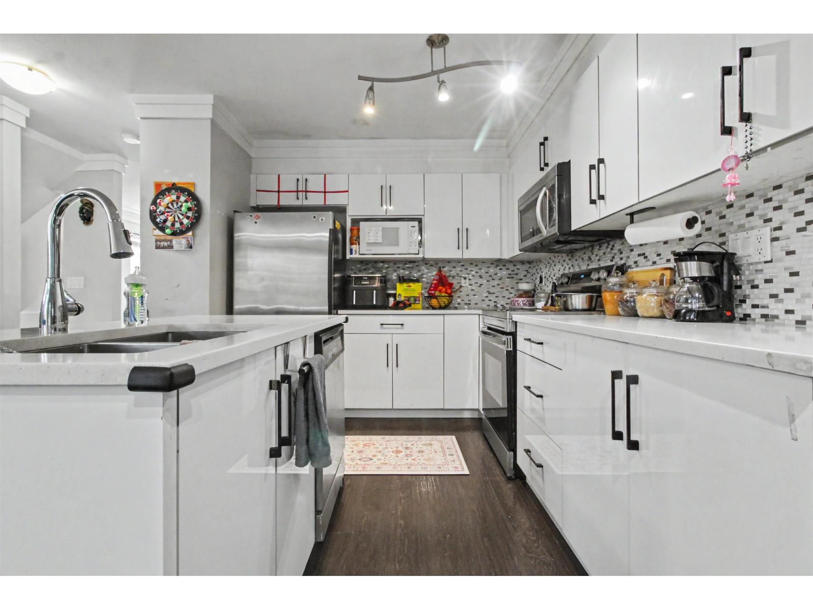 45 12711 64 Avenue Property Photo 9