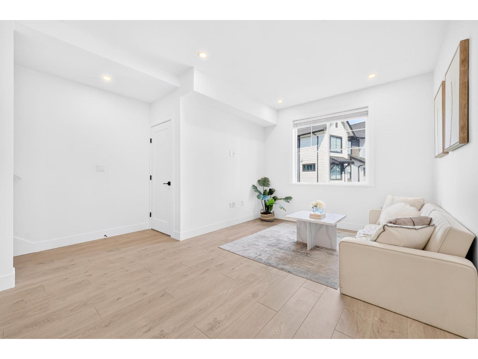38 7967 197 Street Property Photo 4