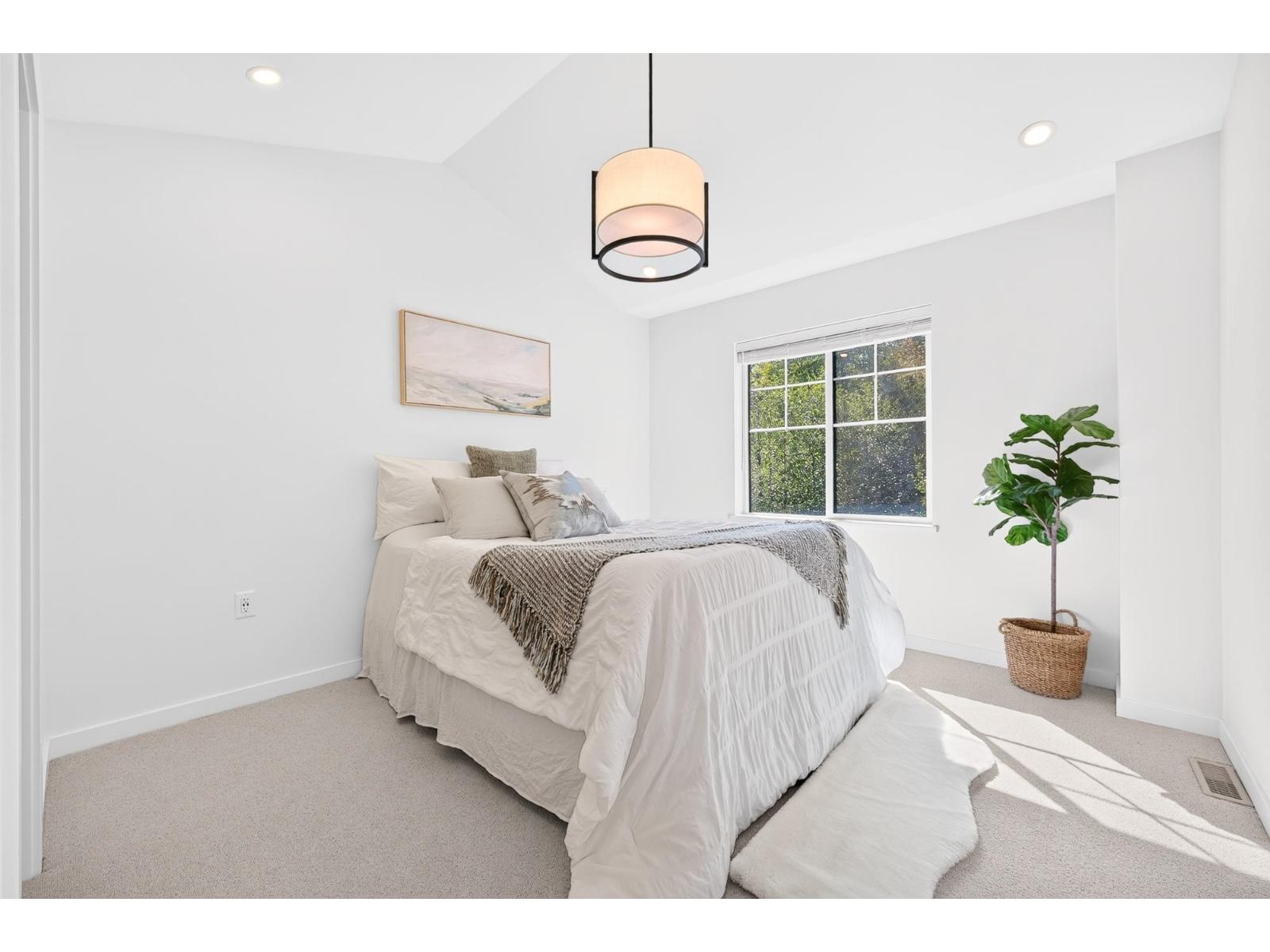 38 7967 197 Street Property Photo 14