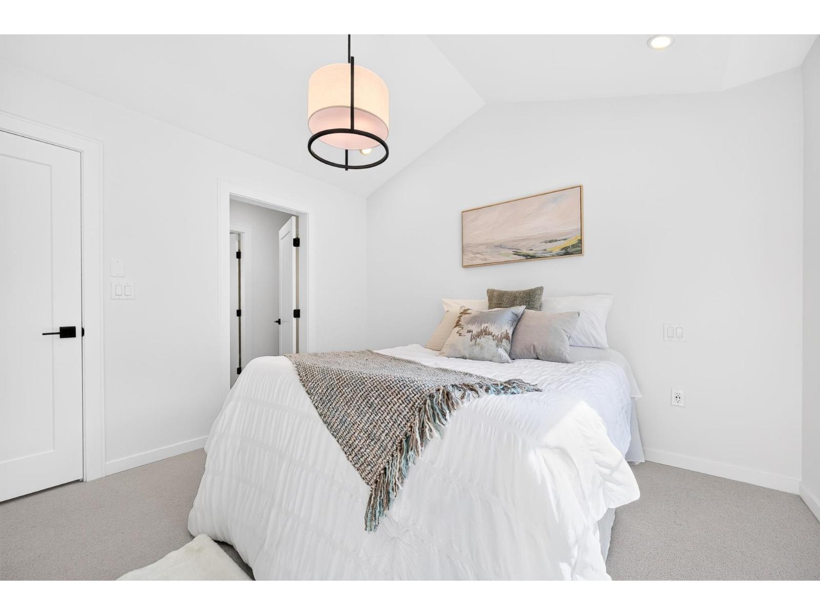 38 7967 197 Street Property Photo 15