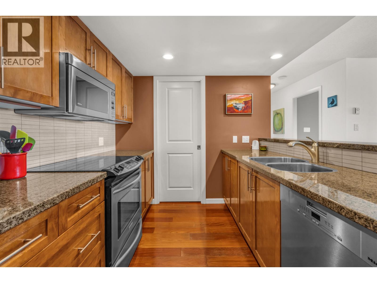 1404 288 Ungless Way Property Photo 3