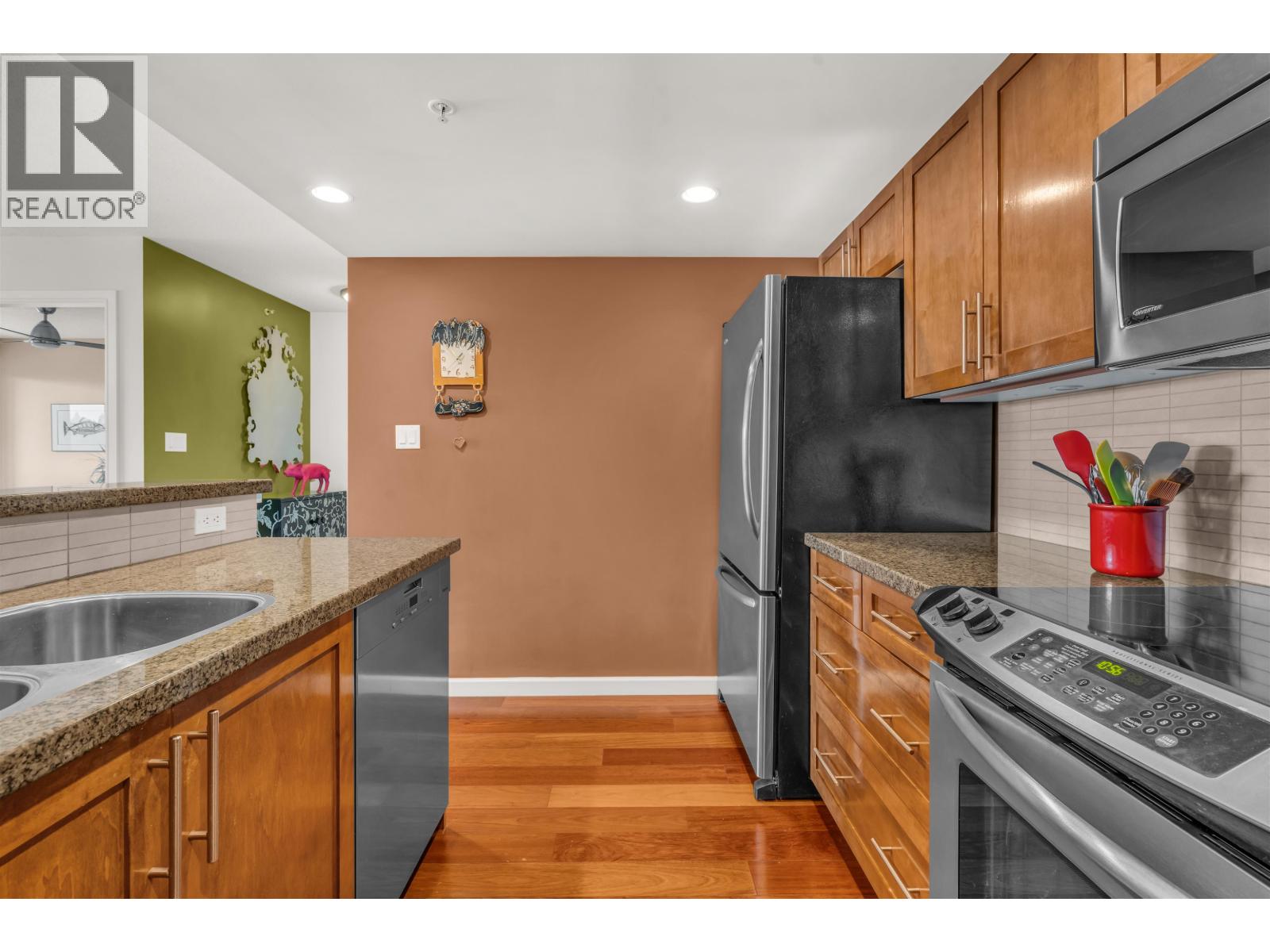 1404 288 Ungless Way Property Photo 4