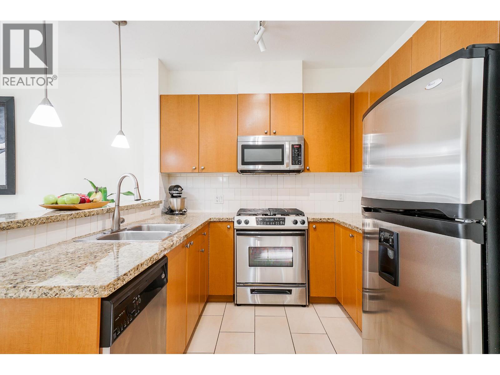 407 14 E Royal Avenue Property Photo 1