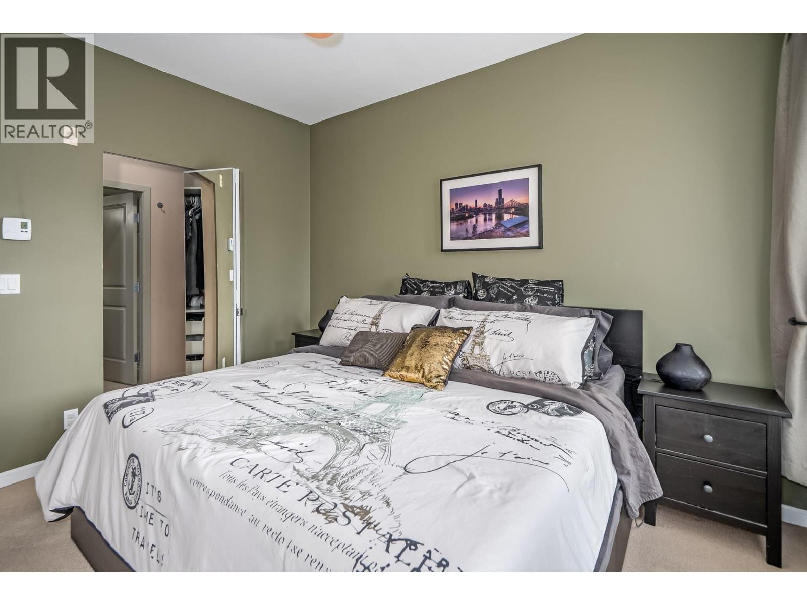 407 14 E Royal Avenue Property Photo 10