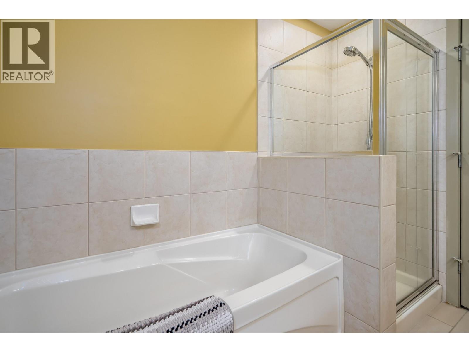 407 14 E Royal Avenue Property Photo 12