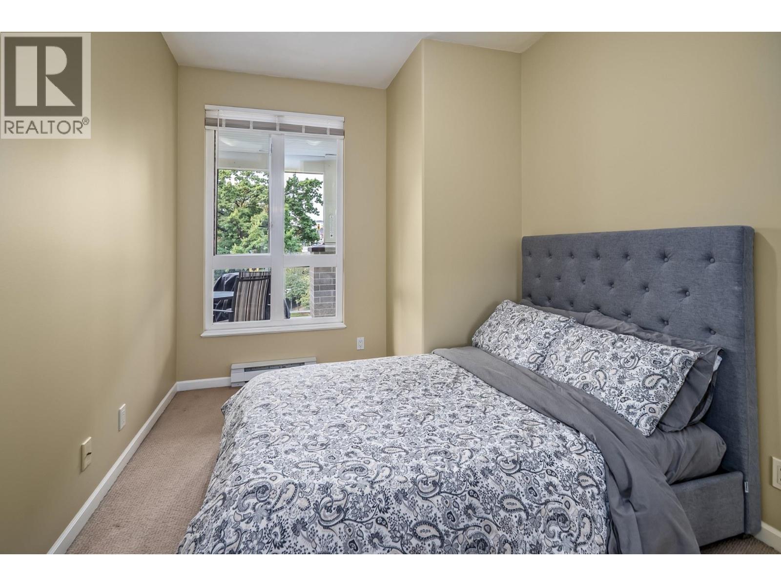 407 14 E Royal Avenue Property Photo 13