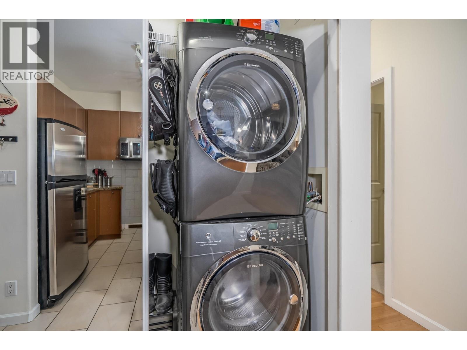407 14 E Royal Avenue Property Photo 15