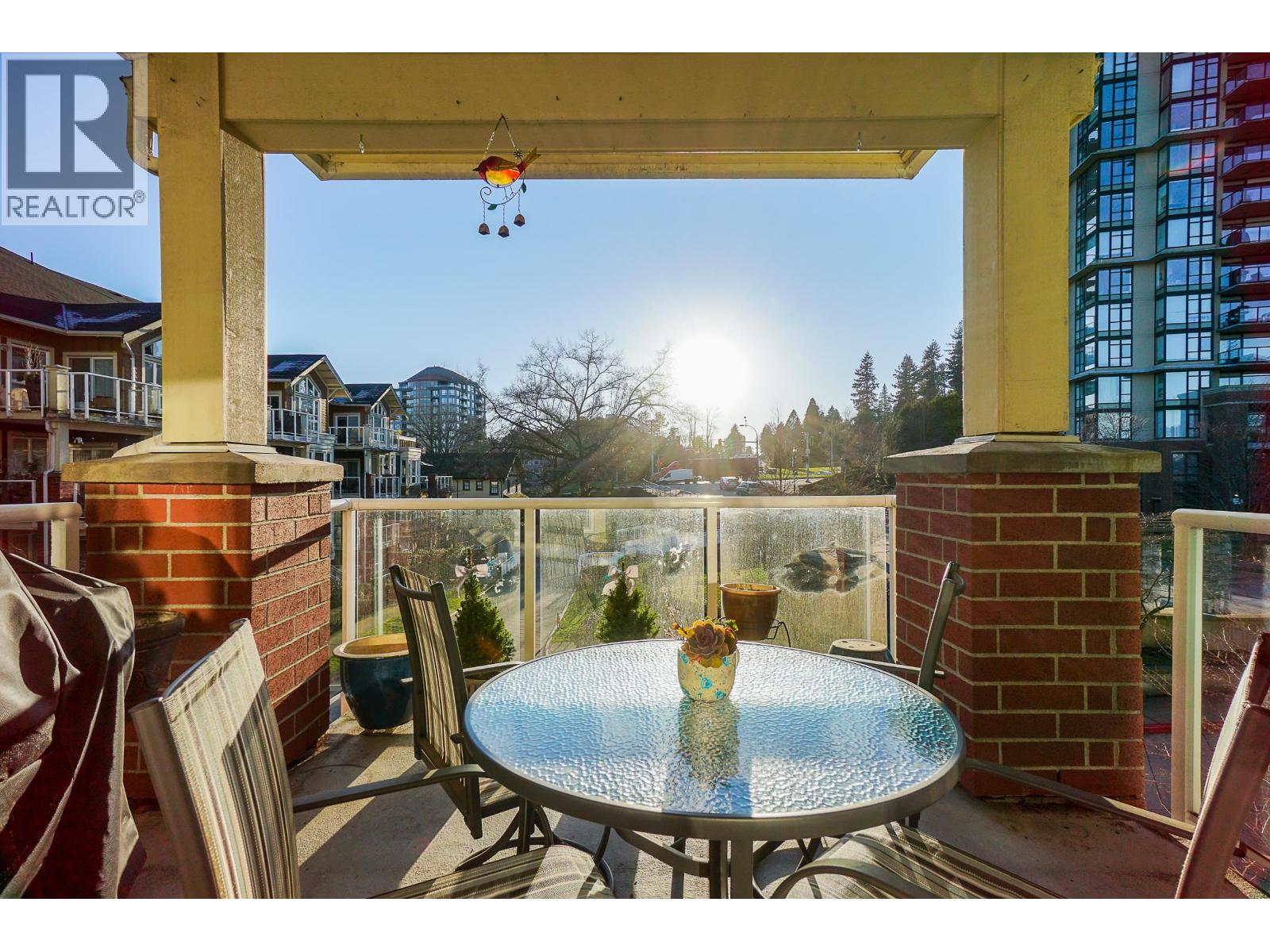 407 14 E Royal Avenue Property Photo 17