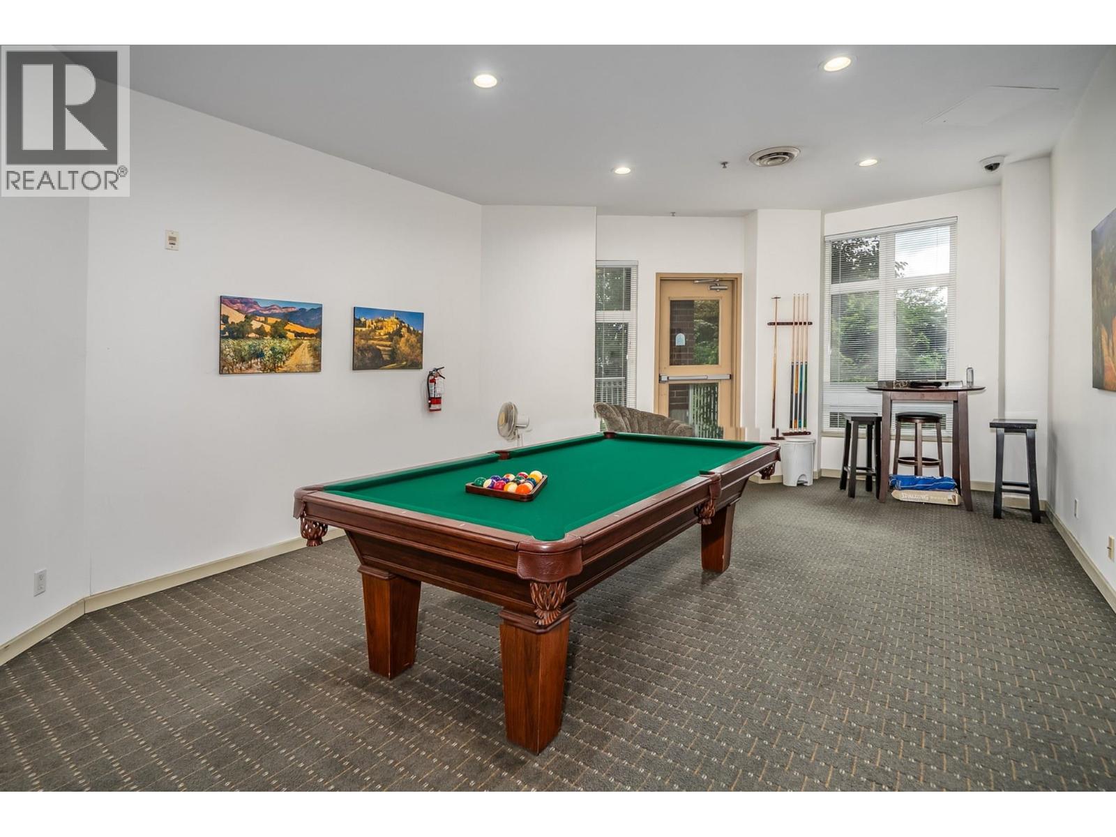 407 14 E Royal Avenue Property Photo 19