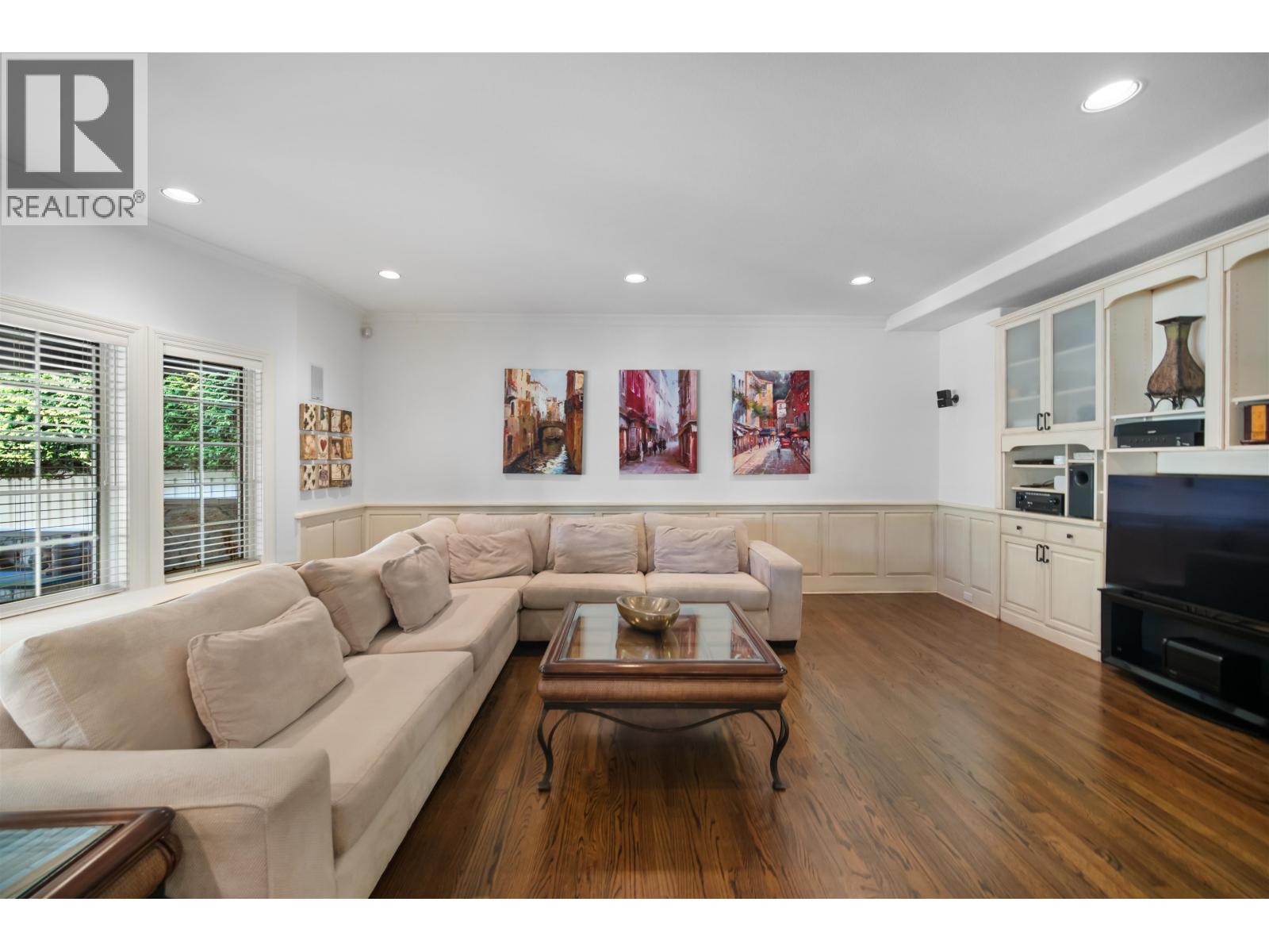 414 Walker Street Property Photo 10