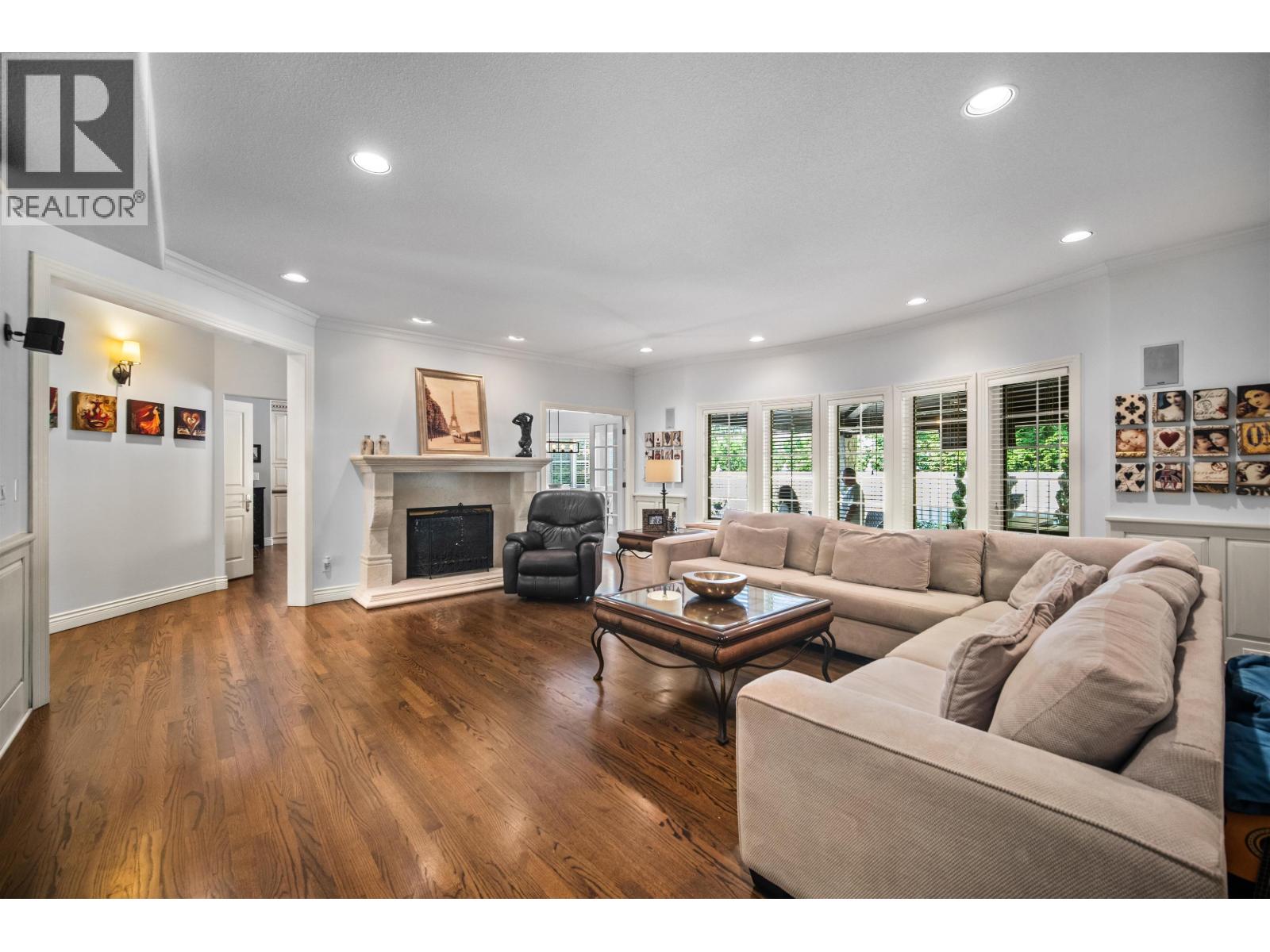 414 Walker Street Property Photo 11