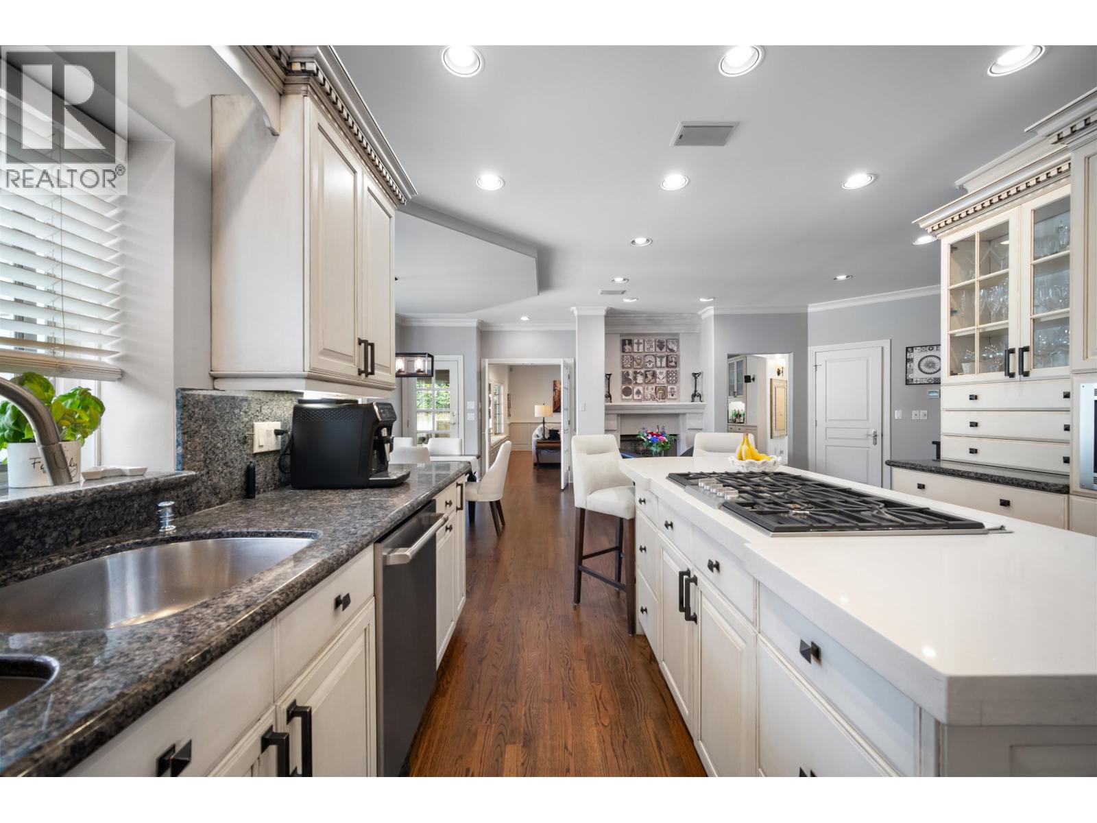 414 Walker Street Property Photo 18